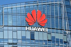 Huawei раскритиковала функцию спутниковой связи на iPhone