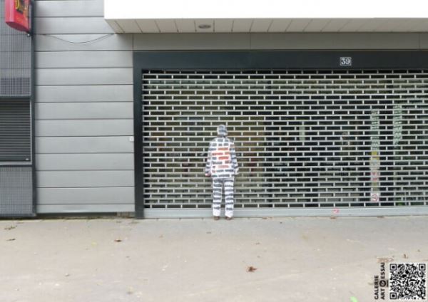 Искусство прятаться в городской среде от нидерландской художницы (19 фото)
