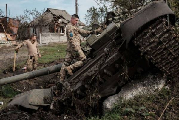 Из Харьковской области в США: как захваченный украинцами танк Т-90А около казино в Луизиане оказался