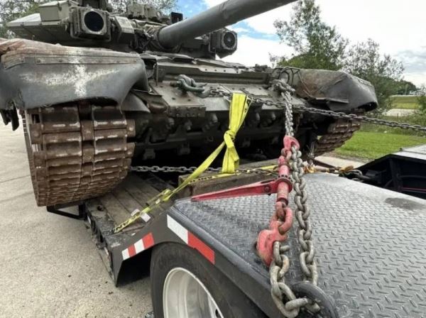 Из Харьковской области в США: как захваченный украинцами танк Т-90А около казино в Луизиане оказался