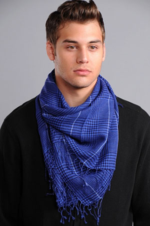 Как правильно выбрать мужской шарф?