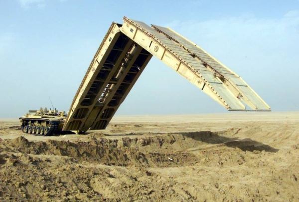 «Контрнаступ» и не только: Украина получит мостоукладчики для тяжеловесных западных танков