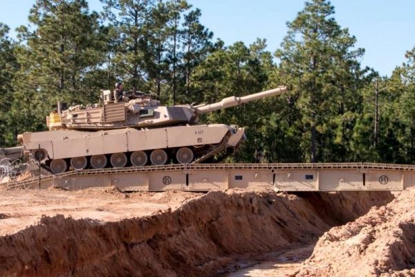 США передадут Украине танковые мостоукладчики M60 AVLB